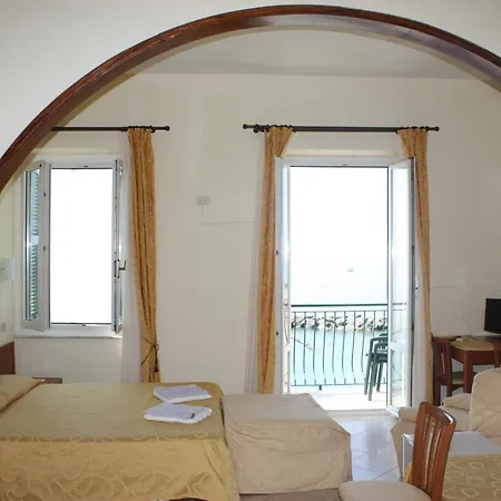 بيت ضيافة Viviani Raffaella 3*