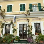 Viviani Raffaella 3* Monterosso al Mare
