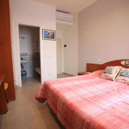 Viviani Raffaella 3* Monterosso al Mare