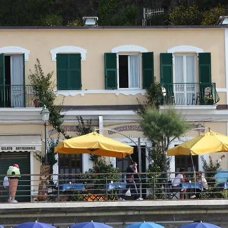Viviani Raffaella Monterosso al Mare