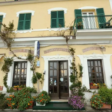 Viviani Raffaella 3* Monterosso al Mare