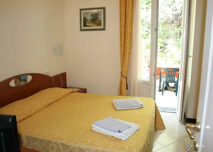 Viviani Raffaella Monterosso al Mare